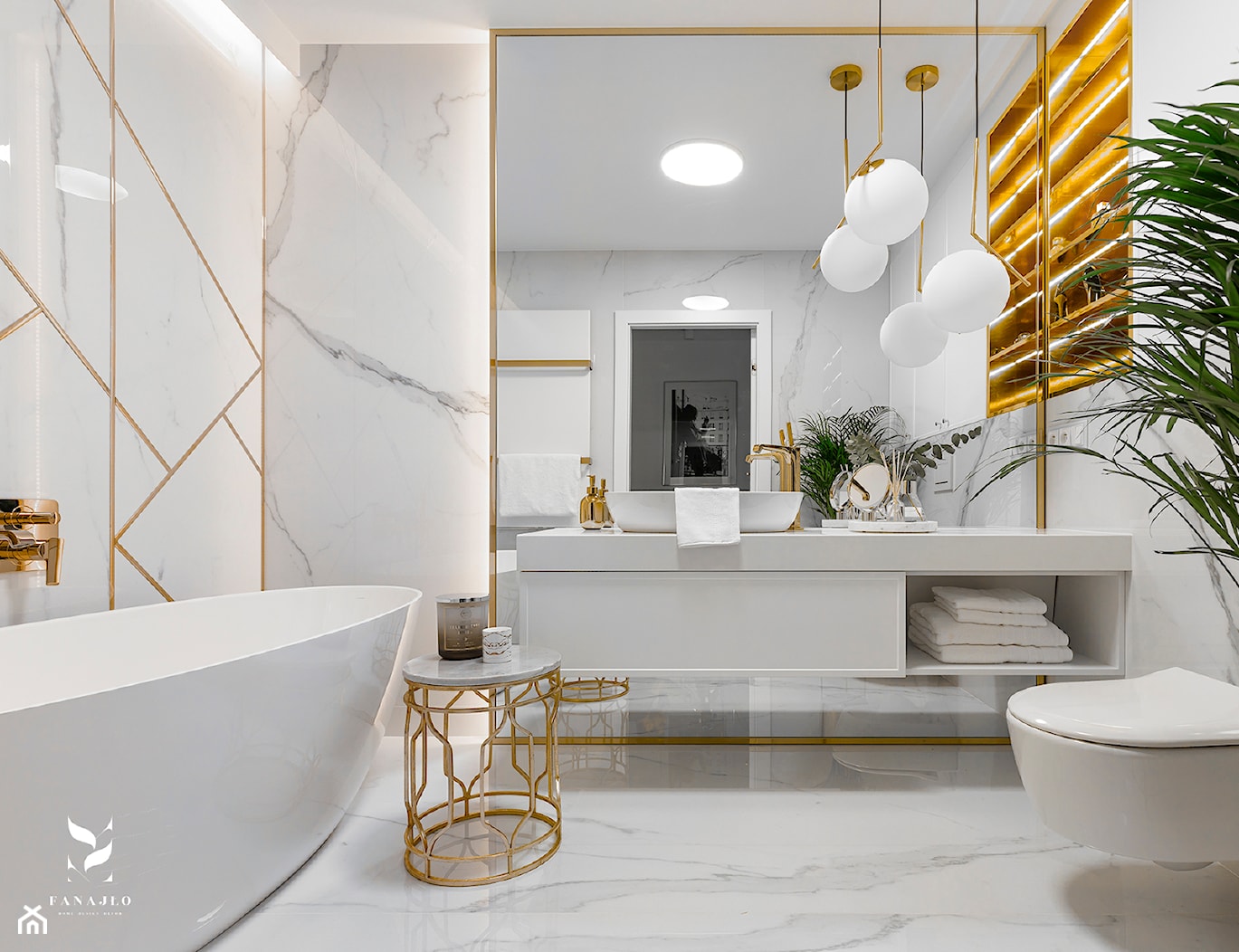 Luksusowa łazienka w bieli i złocie - zdjęcie od FANAJŁO Home Design Decor - Homebook