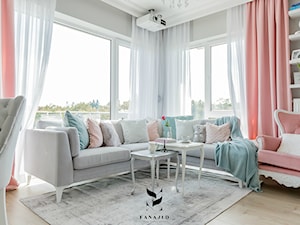 Przytulny, jasny apartament z nutą pudrowego różu - Średni szary salon, styl glamour - zdjęcie od FANAJŁO Home Design Decor