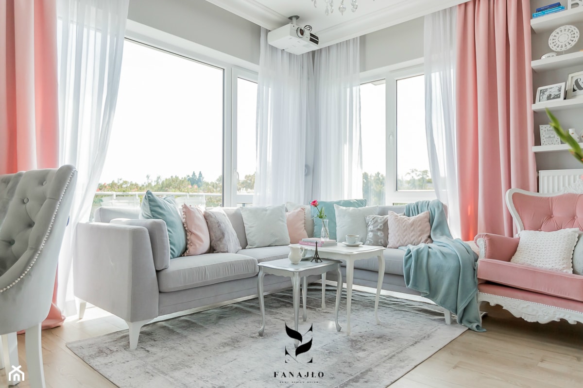 Przytulny, jasny apartament z nutą pudrowego różu - Średni szary salon, styl glamour - zdjęcie od FANAJŁO Home Design Decor - Homebook