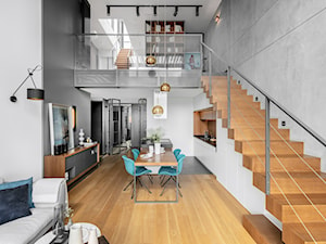 Dwupoziomowy apartament na Warszawskim Żoliborzu - Średnia biała szara jadalnia w salonie w kuchni, styl nowoczesny - zdjęcie od JMW Architekci