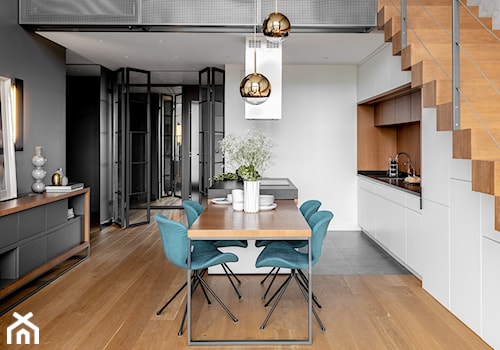 Dwupoziomowy apartament na Warszawskim Żoliborzu - Średnia biała szara jadalnia w kuchni, styl nowoczesny - zdjęcie od JMW Architekci