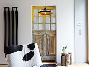 dom // żyrardów - Średnia zamknięta biała szara kuchnia z oknem, styl minimalistyczny - zdjęcie od Live Touch // Dominika Wojtkowska-Banaszek