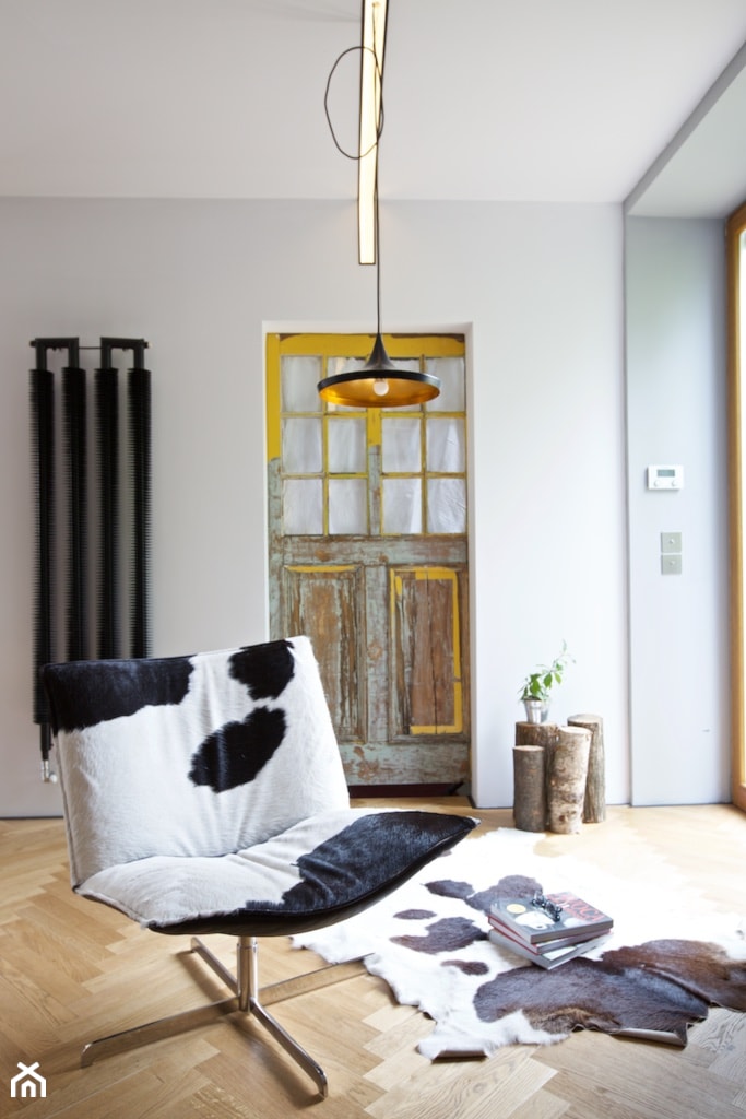 dom // żyrardów - Średnia zamknięta biała szara kuchnia z oknem, styl minimalistyczny - zdjęcie od Live Touch // Dominika Wojtkowska-Banaszek - Homebook