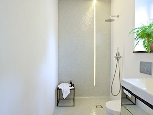dom // żyrardów - Mała łazienka z oknem, styl minimalistyczny - zdjęcie od Live Touch // Dominika Wojtkowska-Banaszek