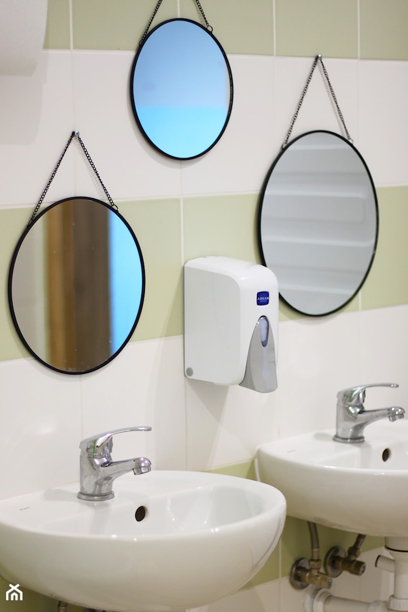 Żłobek -łazienka dla maluszków - zdjęcie od Izabela Jurkiewicz Projektowanie Wnętrz