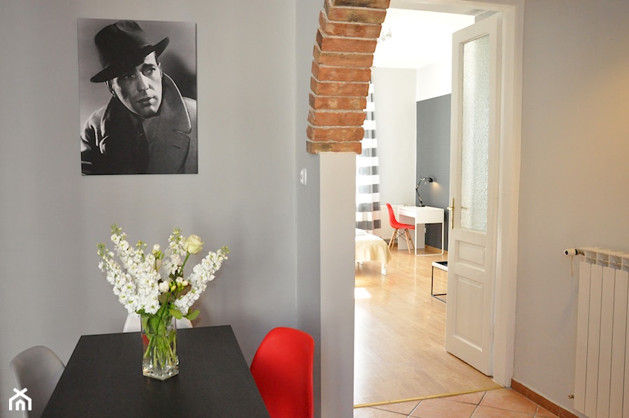 Mieszkanie pod wynajem 60m2 / ul. Dietla 1, Kraków - Mała szara jadalnia jako osobne pomieszczenie, styl nowoczesny - zdjęcie od INNers - architektura wnętrza