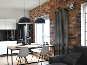 Mieszkanie w stylu loft - Mały szary salon z kuchnią z jadalnią, styl industrialny - zdjęcie od United Arts