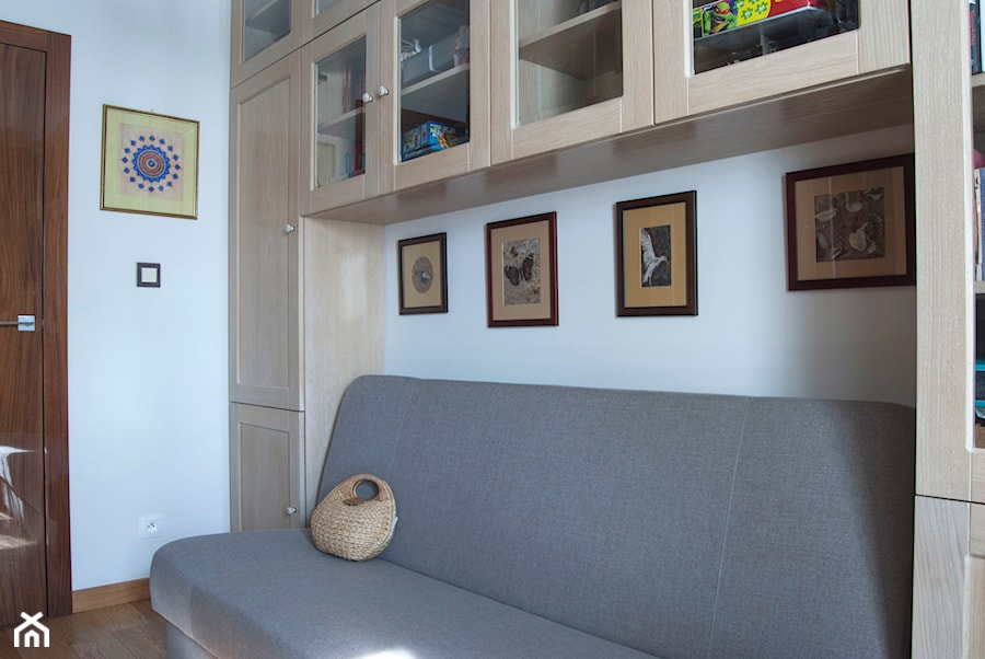 Babie lato - klasyka połączona z nowoczesnością - Średnie w osobnym pomieszczeniu z sofą białe biuro, styl tradycyjny - zdjęcie od United Arts