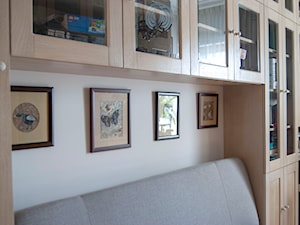 Babie lato - klasyka połączona z nowoczesnością - Małe z sofą białe biuro, styl tradycyjny - zdjęcie od United Arts