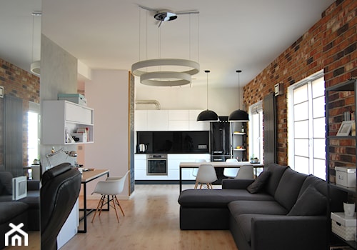 Mieszkanie w stylu loft - Średni biały szary salon z kuchnią z jadalnią, styl industrialny - zdjęcie od United Arts