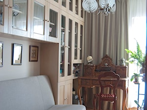 Babie lato - klasyka połączona z nowoczesnością - Średnie z sofą beżowe z fotografiami na ścianie biuro, styl tradycyjny - zdjęcie od United Arts
