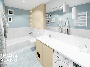 Niebieska łazienka z pralką i wanną - zdjęcie od Zmiana Planu