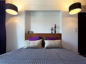 Nowoczesny apartament - Średnia biała sypialnia, styl nowoczesny - zdjęcie od Architekt wnętrz Maria Jachalska