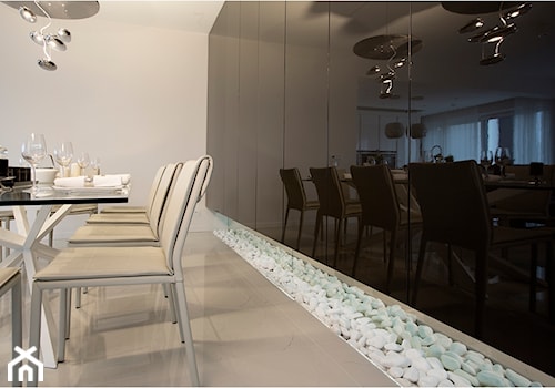 Dom na wysoki połysk - Średnia beżowa jadalnia w salonie, styl nowoczesny - zdjęcie od Architekt wnętrz Maria Jachalska