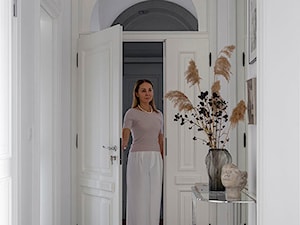 Białe drzwi - zdjęcie od Architekt wnętrz Maria Jachalska