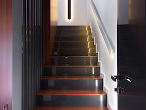 schody z podswietleniem - zdjęcie od Architekt wnętrz Maria Jachalska