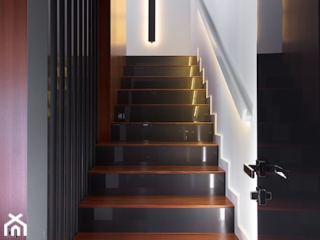 Aranżacje wnętrz - Schody: schody z podswietleniem - Architekt wnętrz Maria Jachalska. Przeglądaj, dodawaj i zapisuj najlepsze zdjęcia, pomysły i inspiracje designerskie. W bazie mamy już prawie milion fotografii!