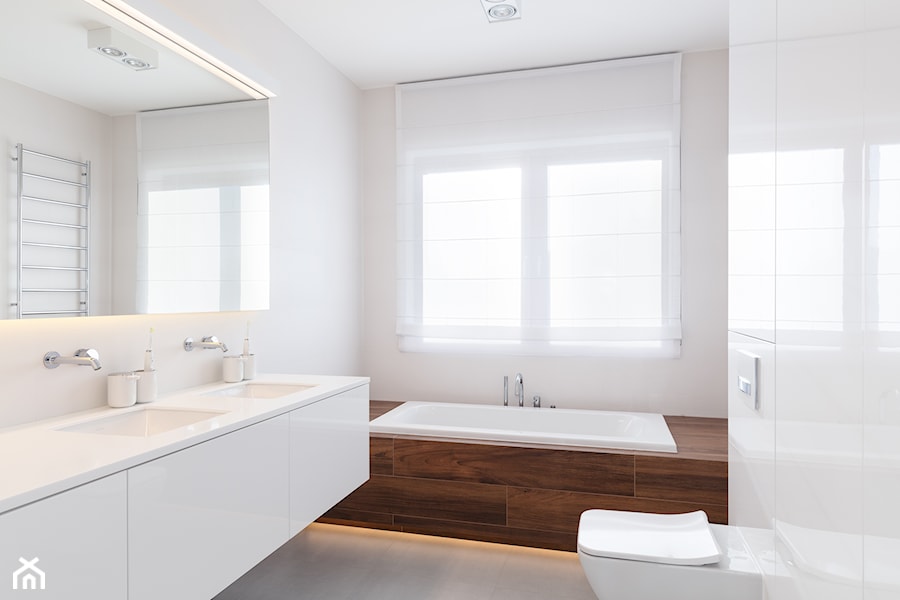 Biała nowoczesna łazienka - zdjęcie od Architekt wnętrz Maria Jachalska