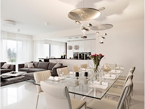 Dom na wysoki połysk - Duża szara jadalnia w salonie, styl nowoczesny - zdjęcie od Architekt wnętrz Maria Jachalska