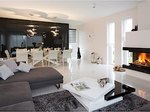 Dom na wysoki połysk - Duży biały salon z jadalnią, styl nowoczesny - zdjęcie od Architekt wnętrz Maria Jachalska