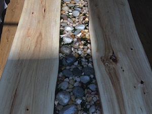 Stół z motywem rzeki zalany żywicą epoksydową - zdjęcie od EMST