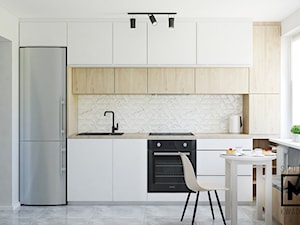 Zabudowa kuchenna w wąskiej kuchni - zdjęcie od Studio M kwadrat | architektura wnętrz