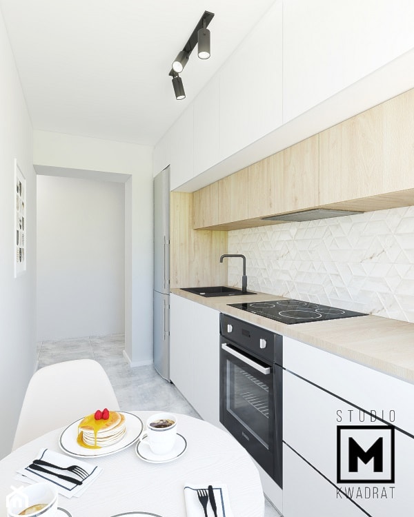 Oświetlenie wąskiej jasnej kuchni - zdjęcie od Studio M kwadrat | architektura wnętrz