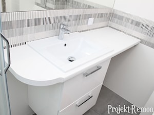 Projekt Wałowa - Mała bez okna z lustrem łazienka, styl nowoczesny - zdjęcie od Projekt-remont.pl Maciej Sitarz