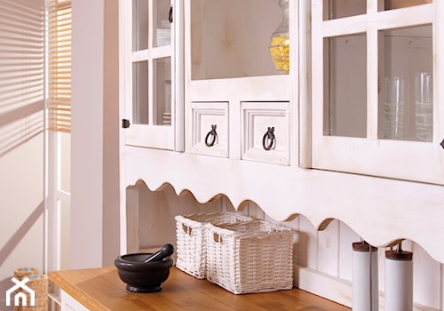 Rustykalna kuchnia - Mała zamknięta szara kuchnia jednorzędowa z oknem, styl rustykalny - zdjęcie od Meble-woskowane