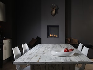 Kominki gazowe Faber - Średnia czarna jadalnia w salonie w kuchni - zdjęcie od Kominki Faber