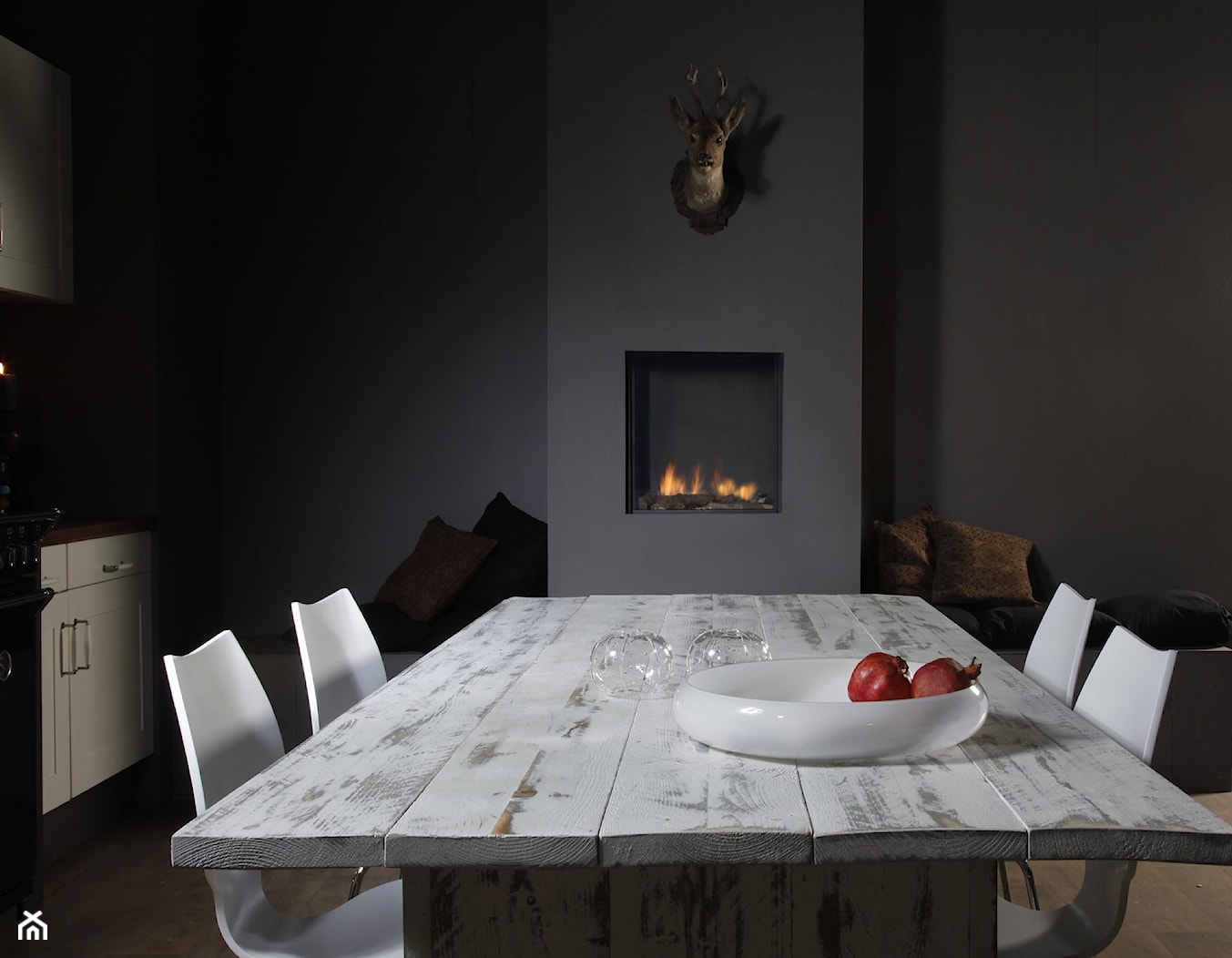 Kominki gazowe Faber - Średnia czarna jadalnia w salonie w kuchni - zdjęcie od Kominki Faber - Homebook