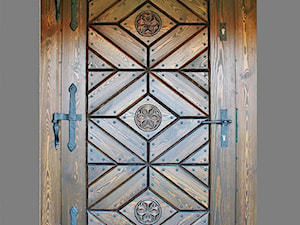 Drzwi drewniane w stylu rustykalnym