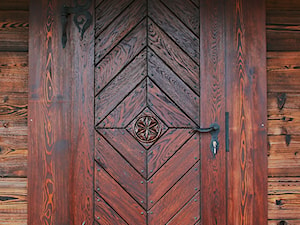Drzwi rustykale do domu z bali drewnianych - zdjęcie od STOLARSTWORUSTYKALNE.COM.PL - DRZWI RUSTYKALNE