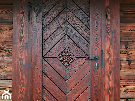Aranżacje wnętrz - Domy: Drzwi rustykale do domu z bali drewnianych - STOLARSTWORUSTYKALNE.COM.PL - DRZWI RUSTYKALNE. Przeglądaj, dodawaj i zapisuj najlepsze zdjęcia, pomysły i inspiracje designerskie. W bazie mamy już prawie milion fotografii!