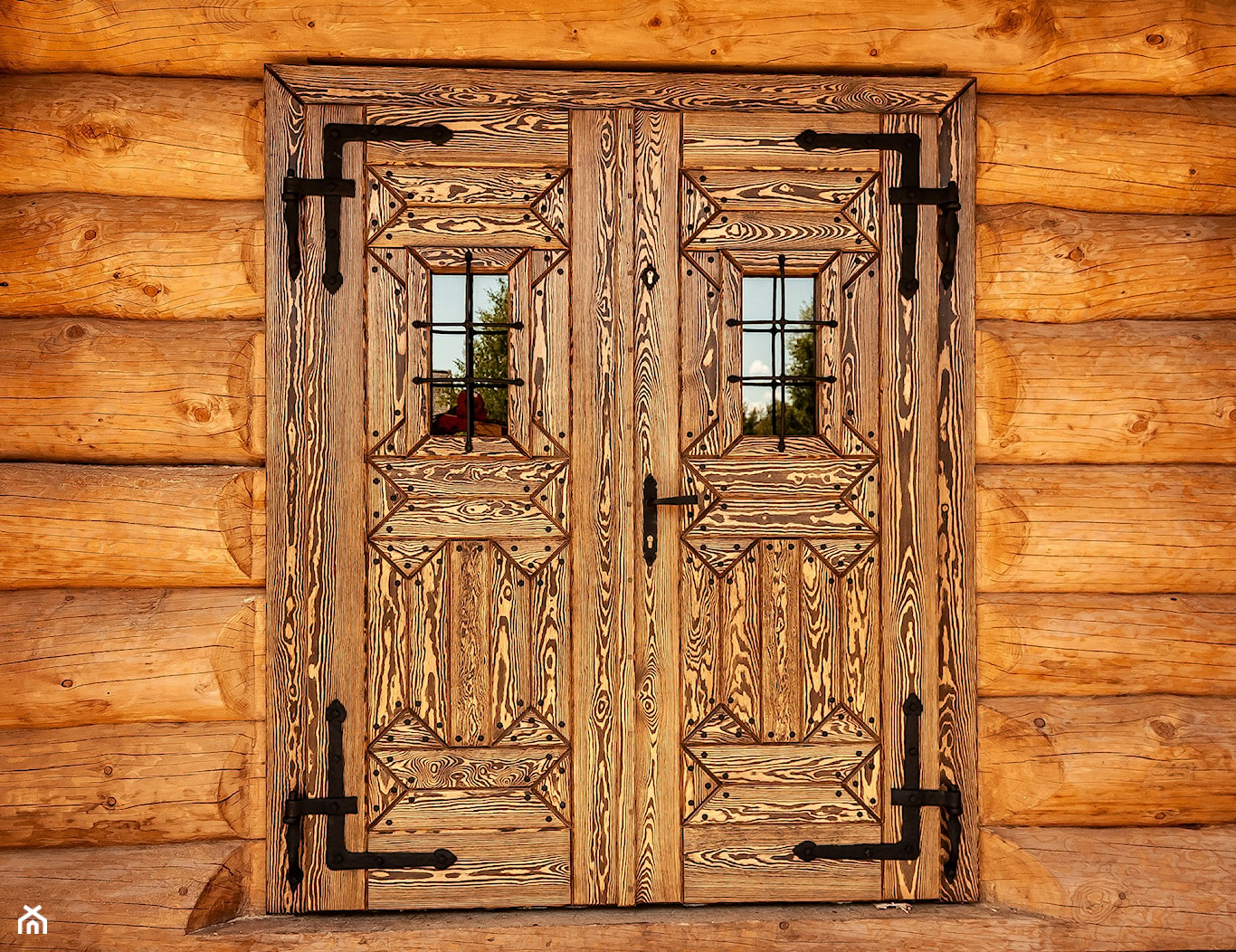 Podwójne drzwi drewniane do karczmy-rustykalne -kowalstwo artystyczne - zdjęcie od STOLARSTWORUSTYKALNE.COM.PL - DRZWI RUSTYKALNE - Homebook