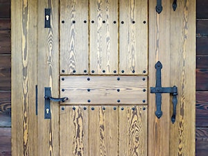 Drzwi drewniane rustykalne -prosty układ wypełnienia - zdjęcie od STOLARSTWORUSTYKALNE.COM.PL - DRZWI RUSTYKALNE