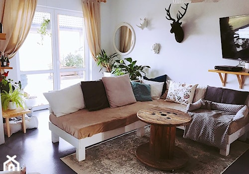 mój dom - Mały biały salon z tarasem / balkonem, styl skandynawski - zdjęcie od Ha Pia
