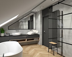 Łazienka prywatna na poddaszu z prysznicem i wanną wolnostojącą - zdjęcie od MG Design - Homebook