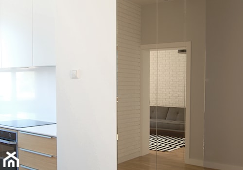 Mieszkanie przy skarpie - Średni biały szary hol / przedpokój, styl nowoczesny - zdjęcie od DEMBOWSKA / JAGIEŁŁO studio architektury