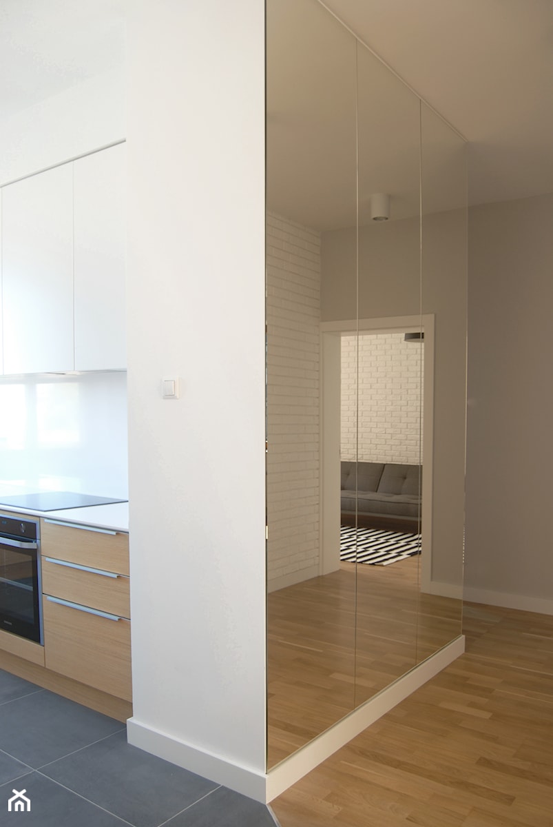 Mieszkanie przy skarpie - Średni biały szary hol / przedpokój, styl nowoczesny - zdjęcie od DEMBOWSKA / JAGIEŁŁO studio architektury
