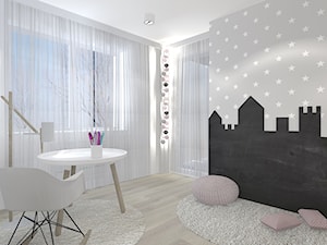MIESZAKNIE W ŁODZI - Mały biały szary pokój dziecka dla dziecka dla dziewczynki, styl nowoczesny - zdjęcie od NOKODESIGN