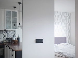 Kawalerka / Warszawa/ 2016 - Średnia biała szara sypialnia, styl minimalistyczny - zdjęcie od NOOK studio