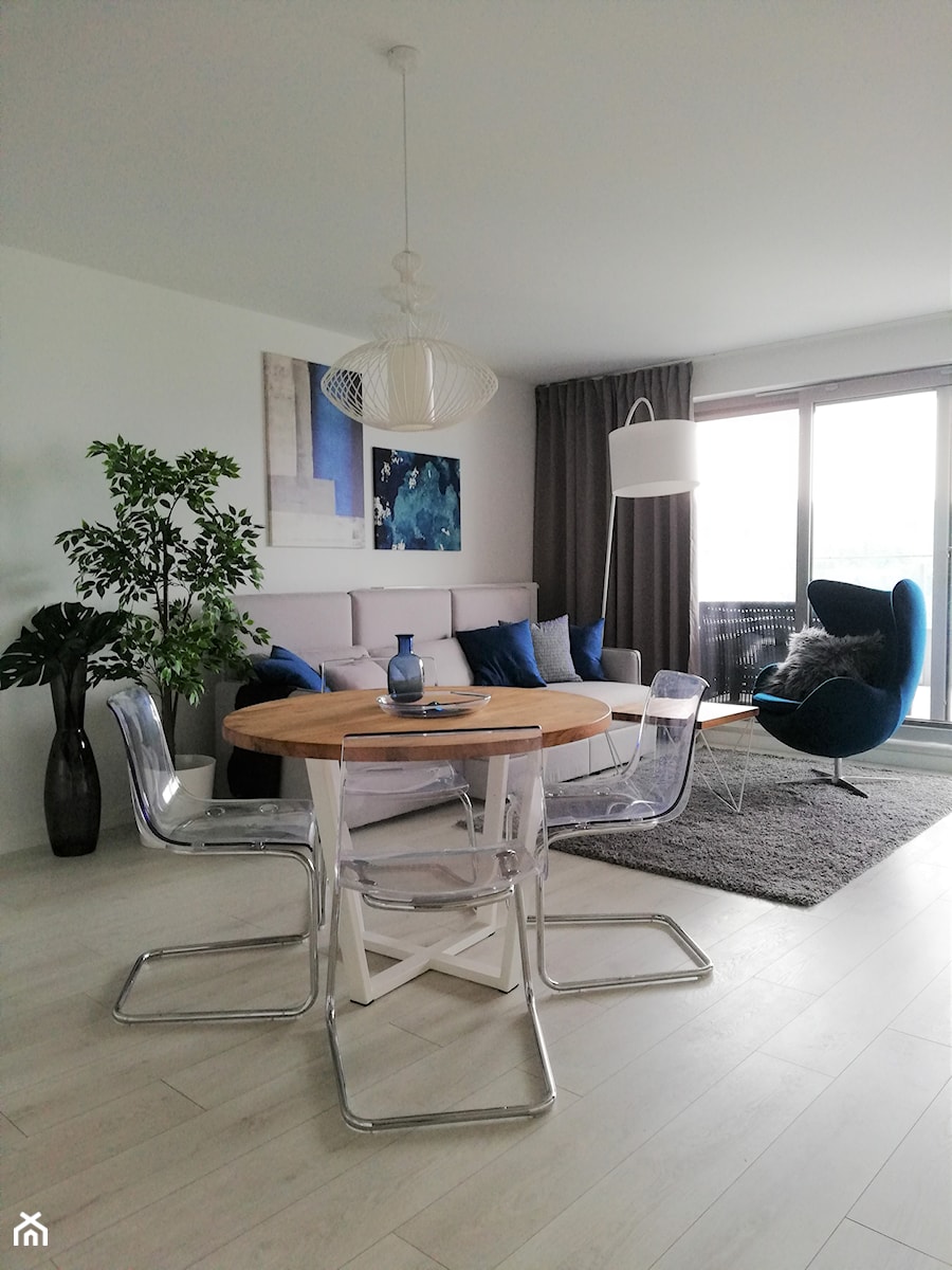 Apartament w Wiśle - Średni beżowy salon z jadalnią z tarasem / balkonem, styl nowoczesny - zdjęcie od Aleksandra Ciurkot architektura wnętrz