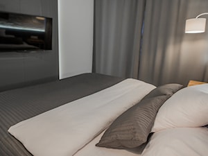 Apartament w Wiśle - Mała szara sypialnia, styl nowoczesny - zdjęcie od Aleksandra Ciurkot architektura wnętrz