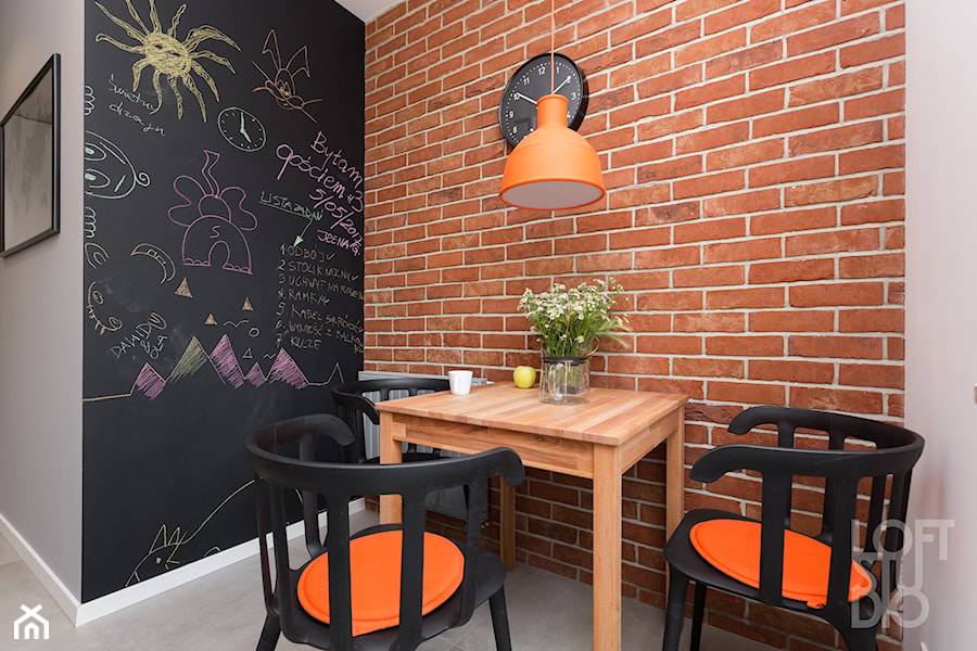 Mieszkanie z pomarańczowym akcentem - zdjęcie od Loftstudio
