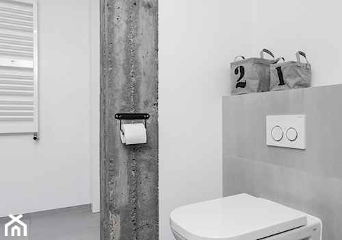 Dom z betonem II - Bez okna łazienka, styl industrialny - zdjęcie od Loftstudio