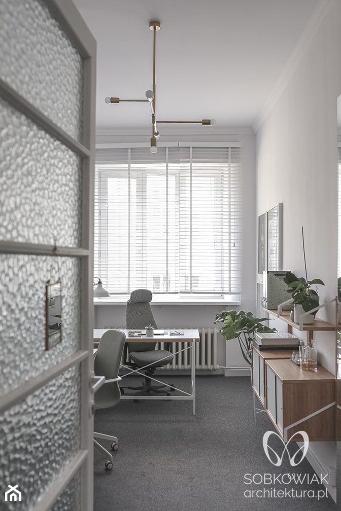 Małe biuro na Warszawskiem Powiślu, jasne wnętrze - zdjęcie od Sobkowiak Architektura - Homebook