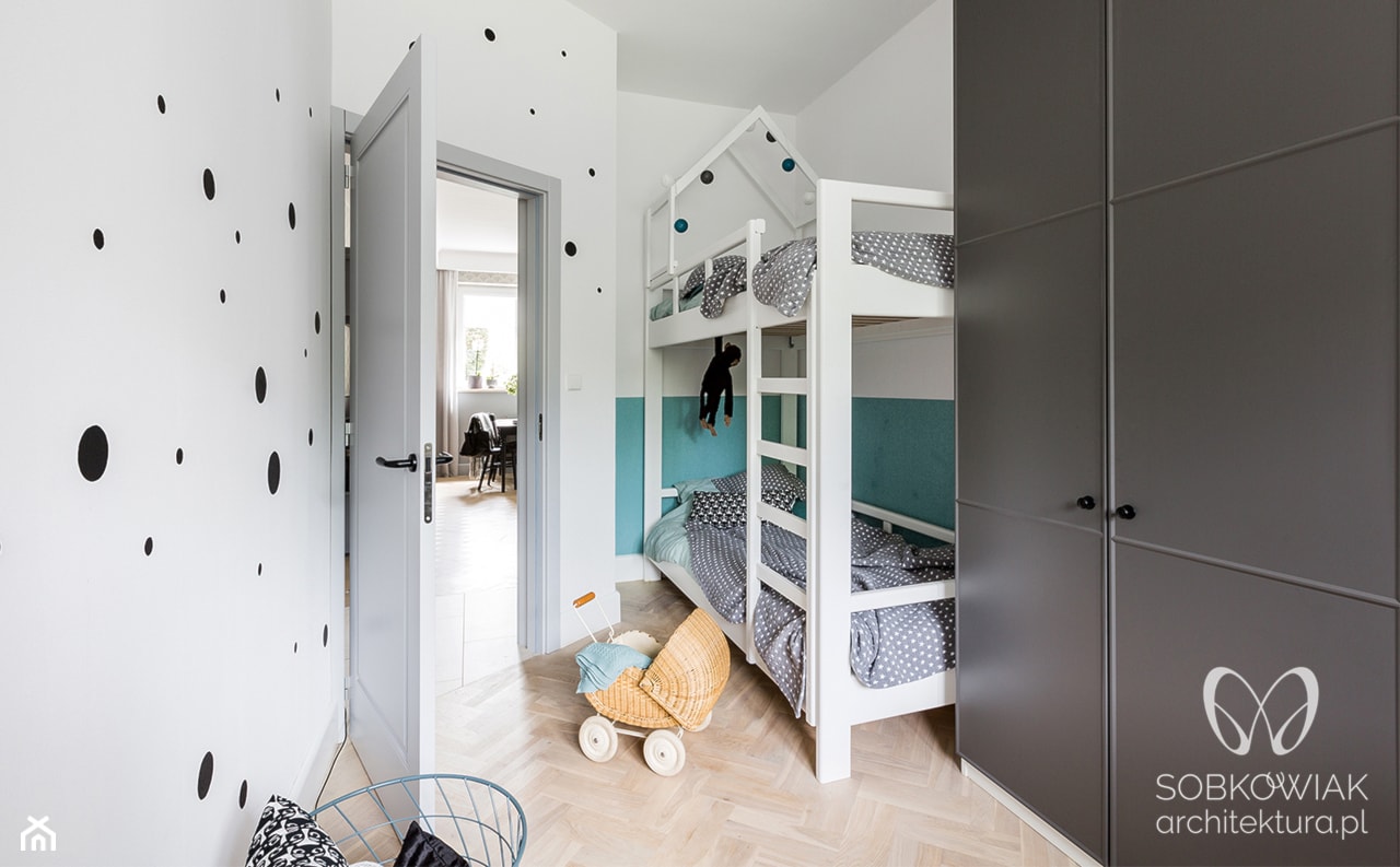 Pokój dzieci z łóżkiem piętrowym - zdjęcie od Sobkowiak Architektura - Homebook