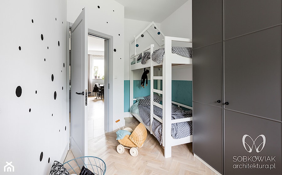 Pokój dzieci z łóżkiem piętrowym - zdjęcie od Sobkowiak Architektura
