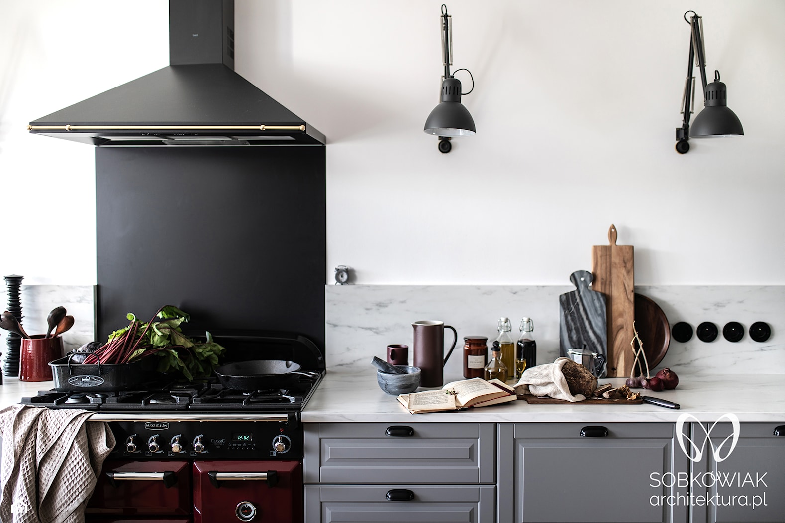 Szare meble w klasycznej kuchni - zdjęcie od Sobkowiak Architektura - Homebook